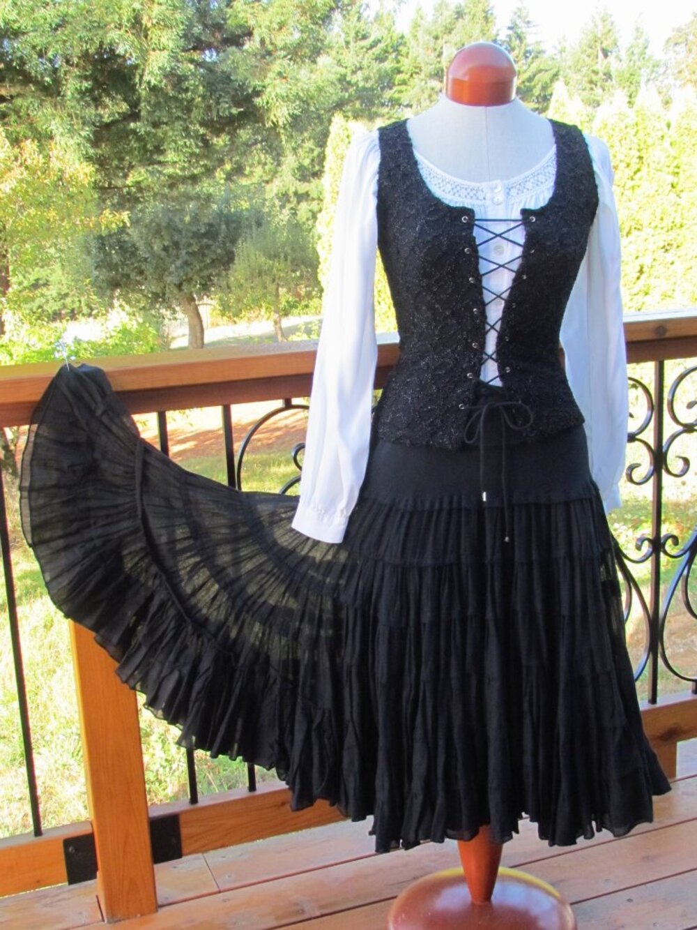 PIRATE WENCH COSTUME, BLACK LACE CRISSCROSS VEST, BLOUSE, FLOUNCED BLACK SKIRT